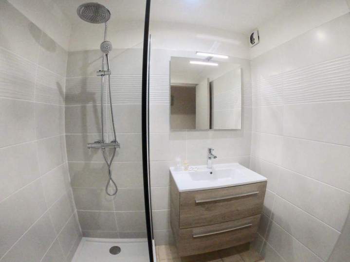 Chambre avec sale de bain privative Porto-Ota