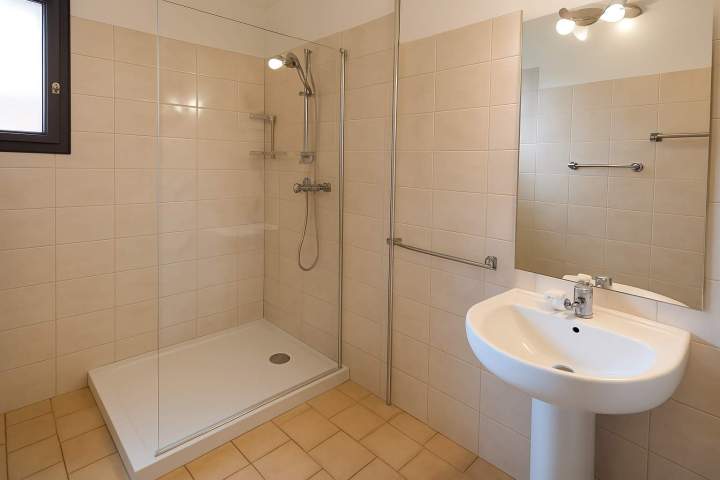 Location de chambre avec terrasse, Corte