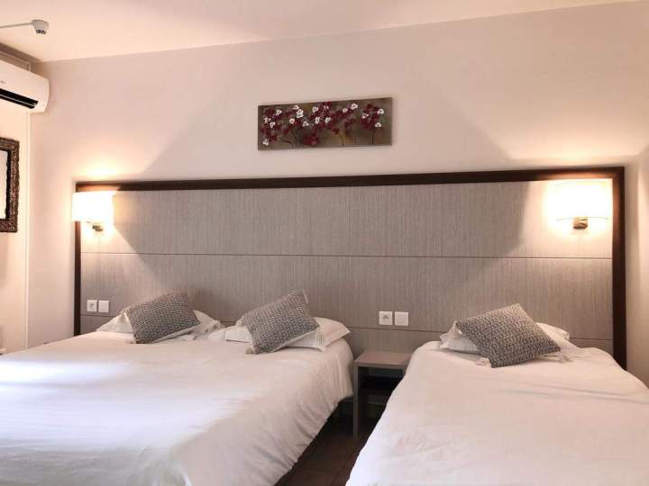 Location chambre pour 3 personnes Porto-Ota