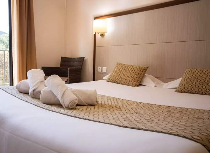 Hôtel sur la mer Méditerranée Porto-Ota