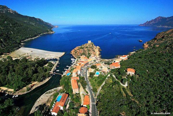 Petit village actif Porto-Ota